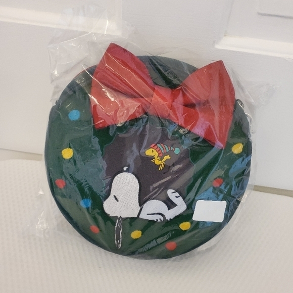 NWT Harveys Peanuts Snoopy Green Crossbody Bag, Festive Fun Unique - Picture 2 of 15